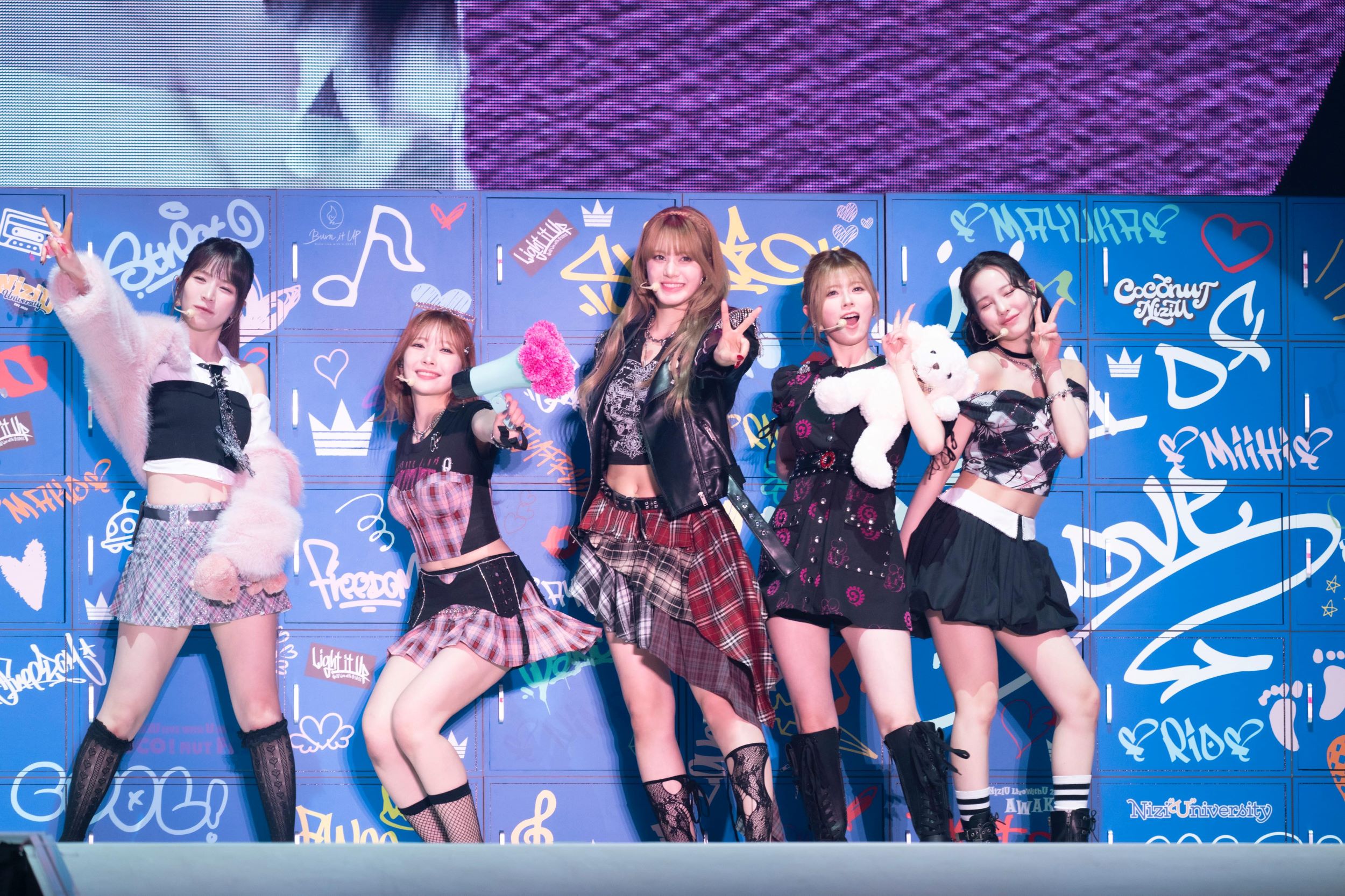 NiziU LivewithU AWAKE完全生産限定盤 通常盤 NiziU Live with U 2024